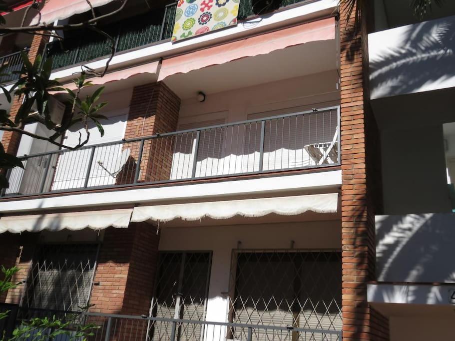 Coqueto Alojamiento Con Banera De Hidromasaje Apartment Tarragona Exterior photo